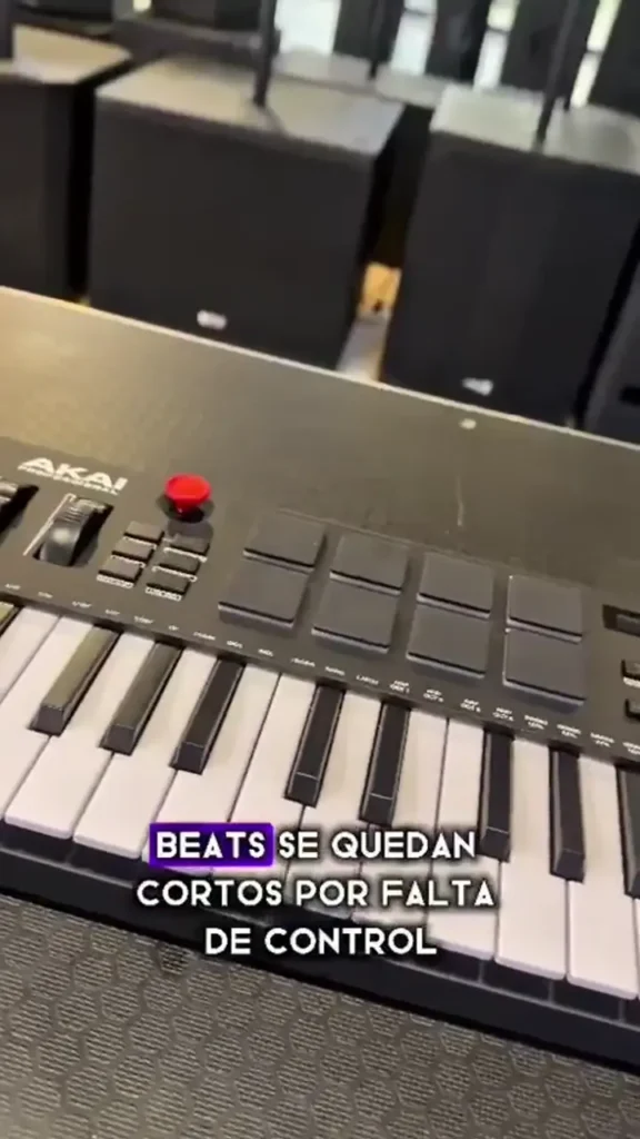 ccm1551-controlador-midi-akai-mpk-mini-plus